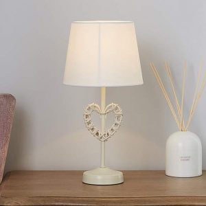 Wicker Heart Cream Table Lamp